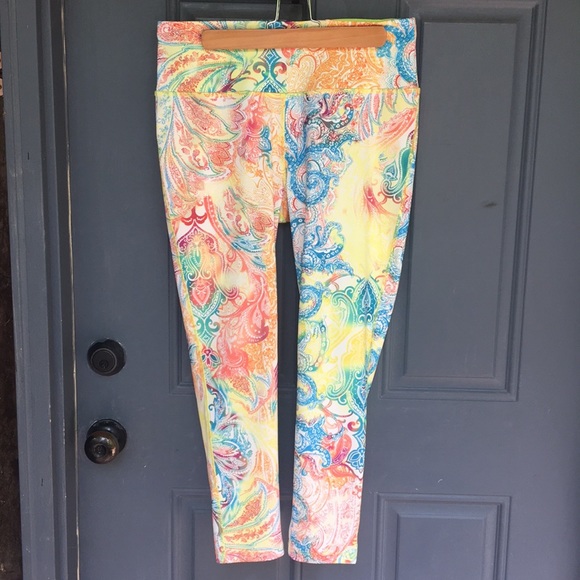 VOGO Athletica Pants - Vogo Athletica Paisley Print Cropped Leggings NWOT